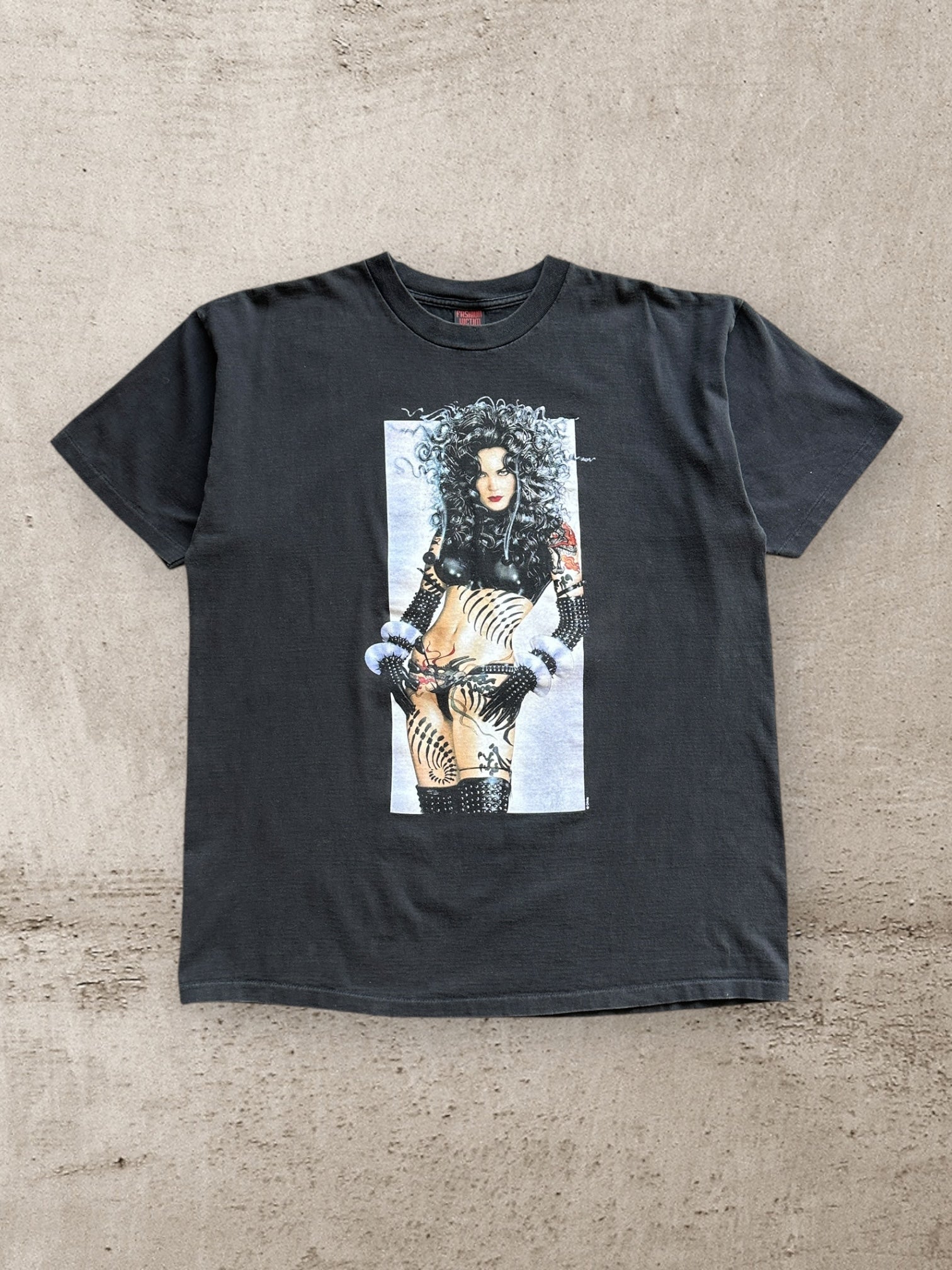90s Fashion Victim Tシャツvintage USA製 90s Fashion Victim Olivia De Berardinis Graphic T-Shirt - XL – The