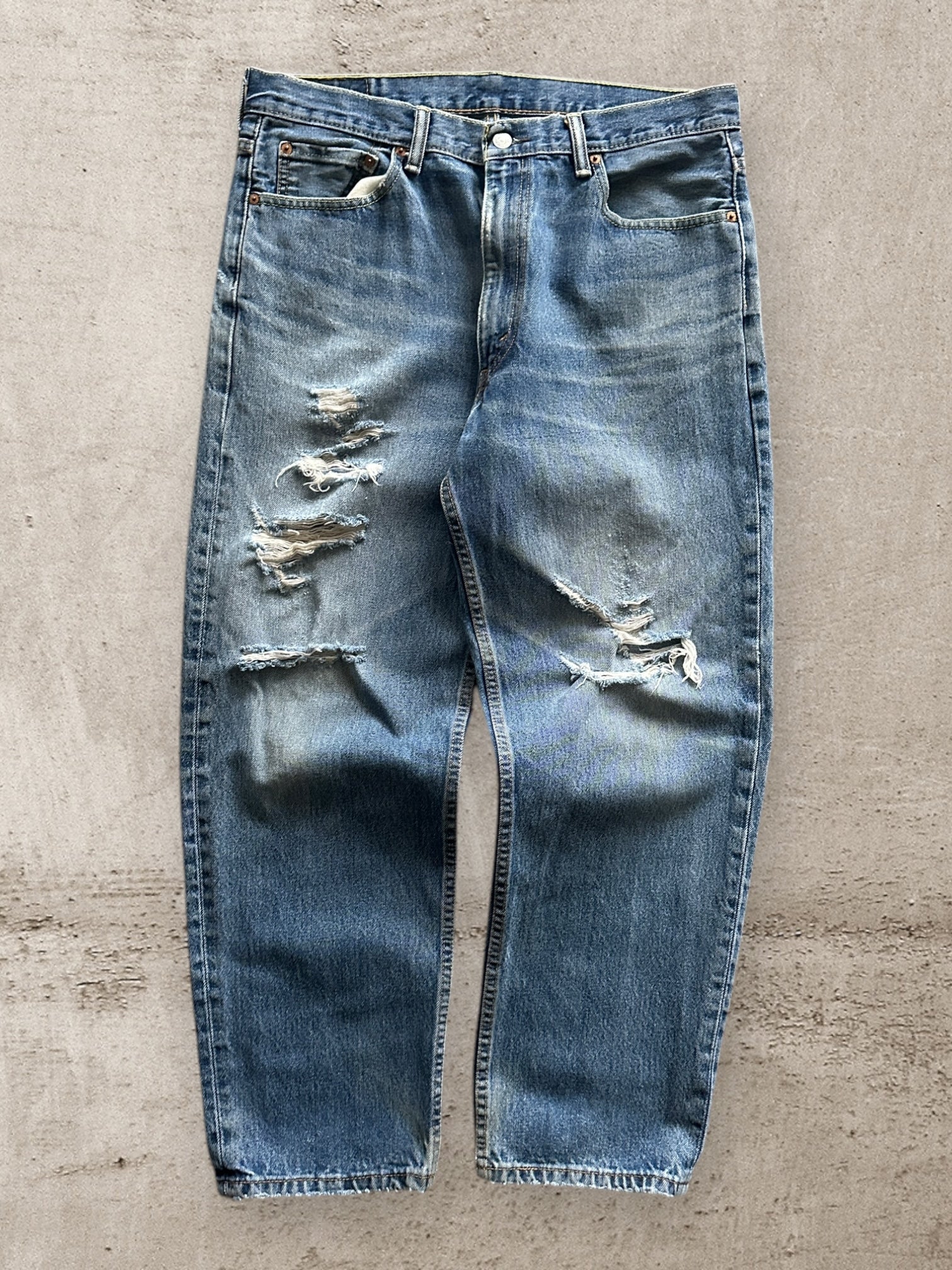 00s Levi’s 505 Distressed Denim Jeans - 36