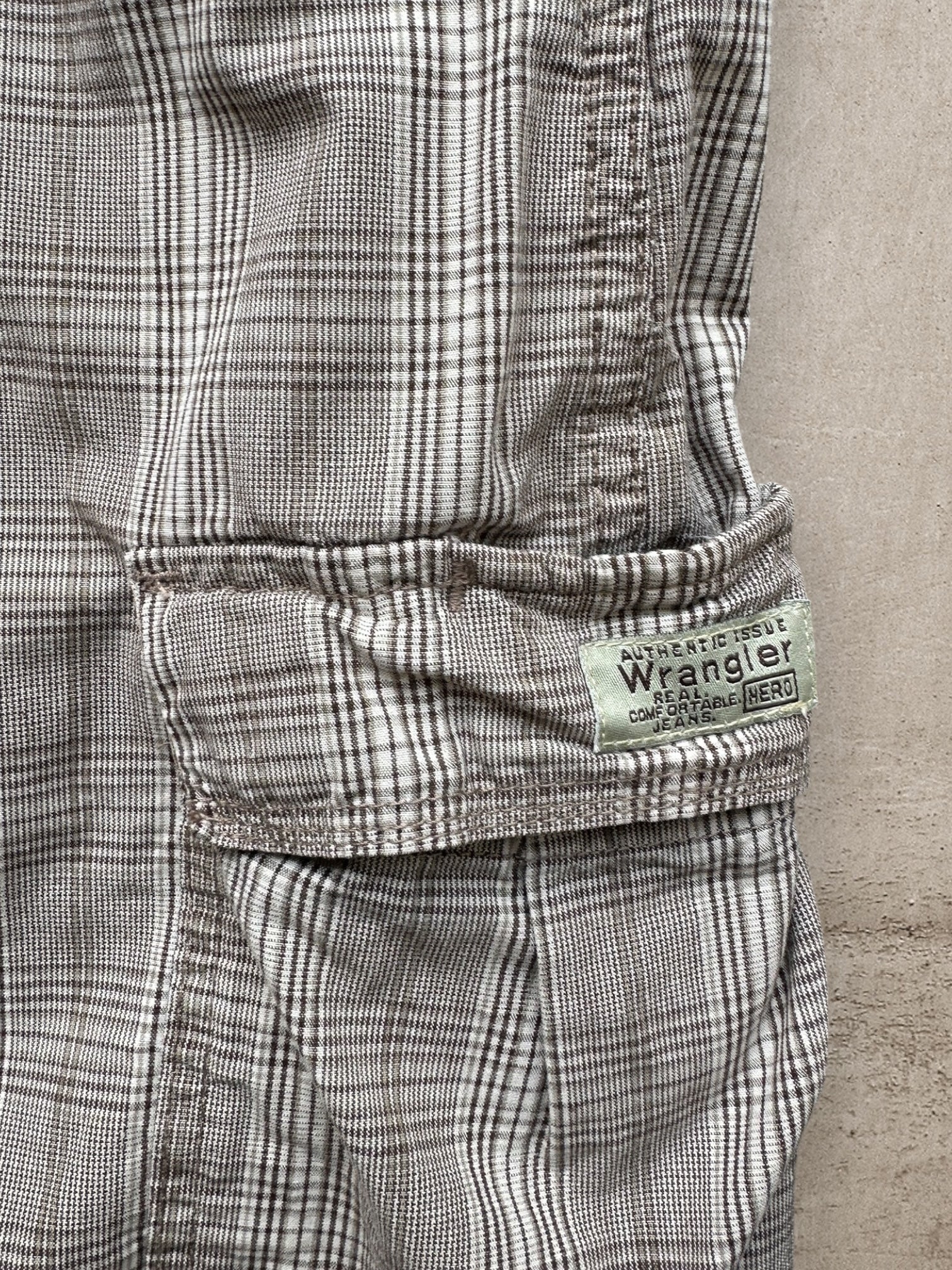 00s Wrangler Plaid Cargo Shorts - 36”