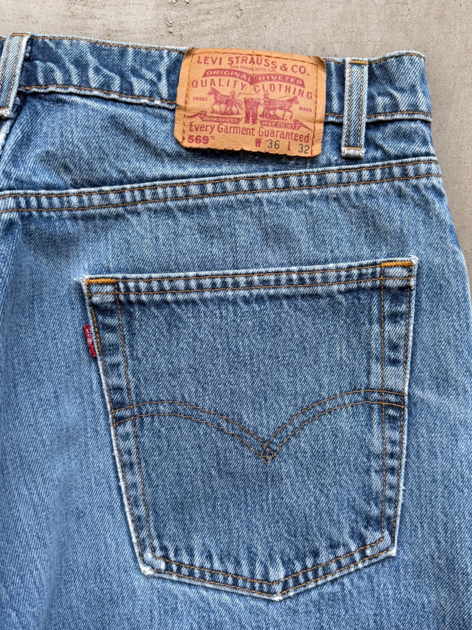 00s Levi’s 569 Distressed Denim Jeans - 36