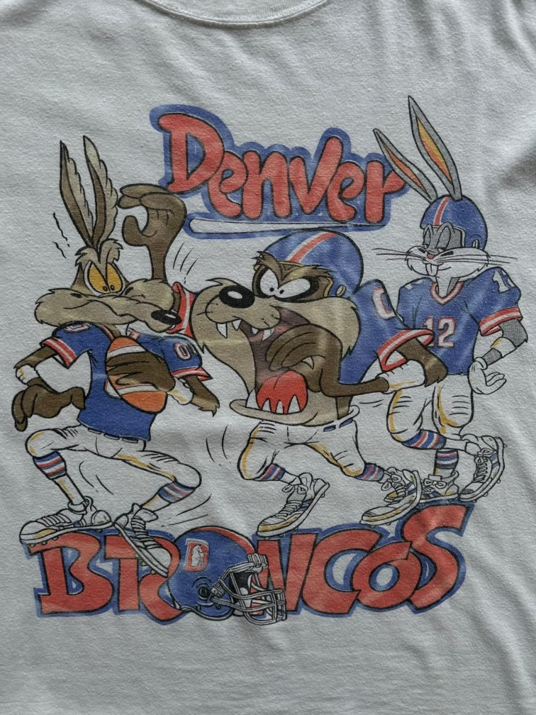 Vintage 90s outlet Looney Tunes Denver Bronos NFL Football T Shirt L