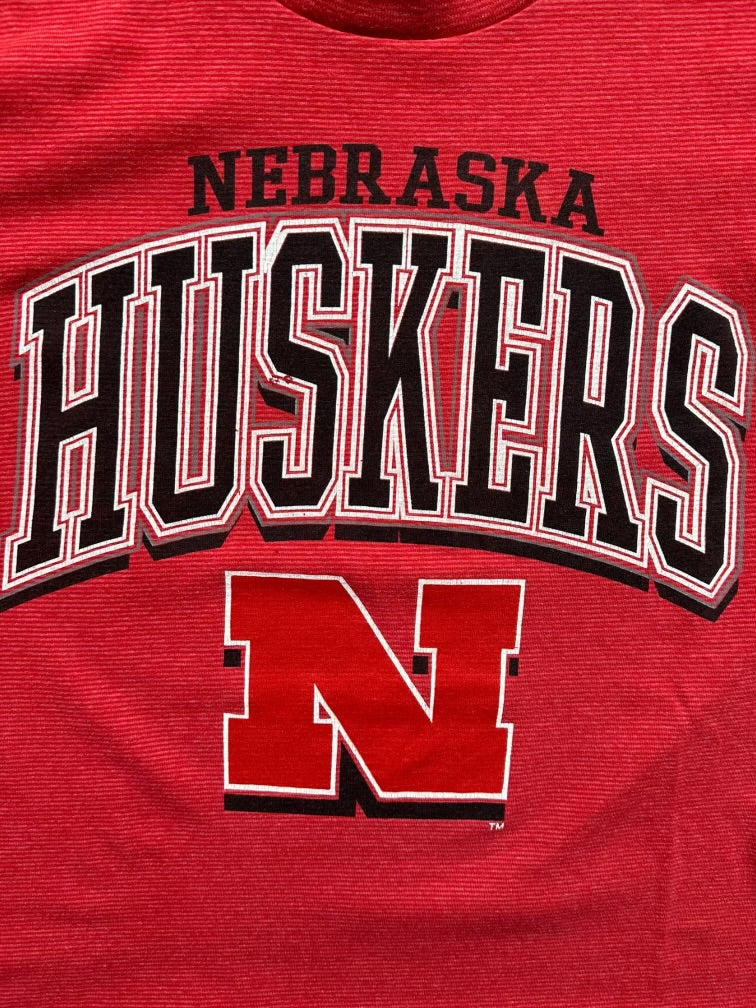 90s Logo 7 Nebraska Huskers Graphic T-Shirt - Medium