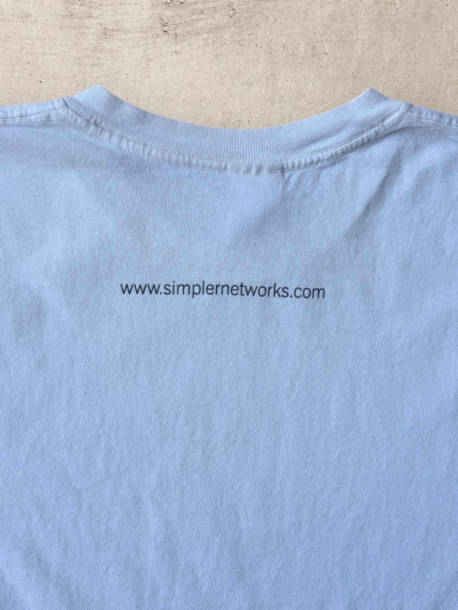 00s Simple Networks Graphic T-Shirt -