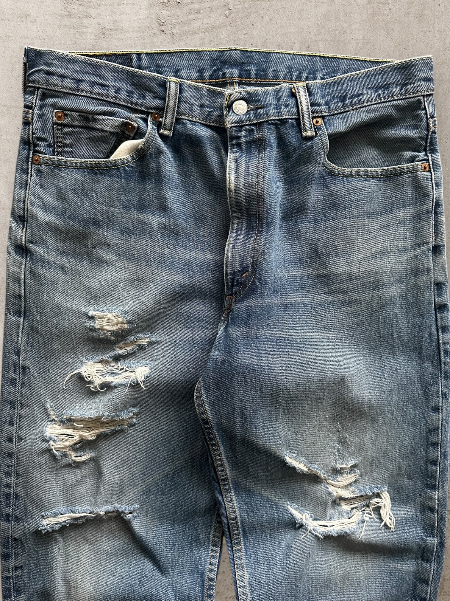 00s Levi’s 505 Distressed Denim Jeans - 36