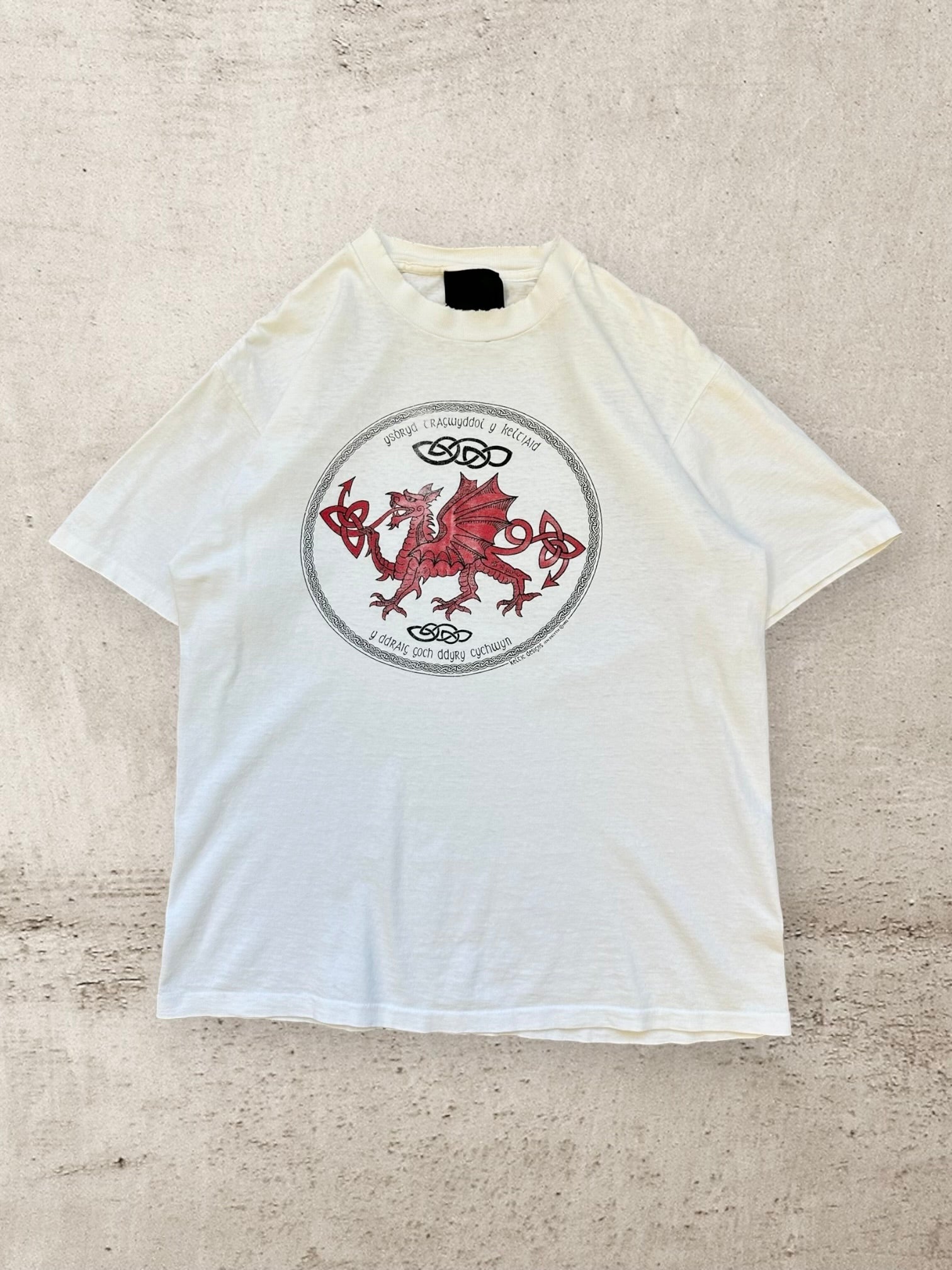 90s Keltic Dragon Graphic T-Shirt - Medium