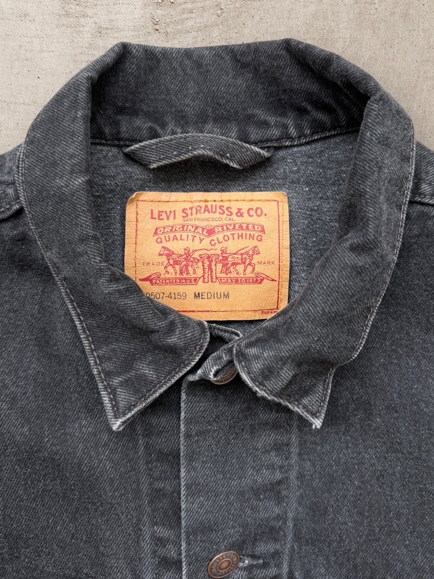 90s Levi’s Black Denim Jacket - Medium