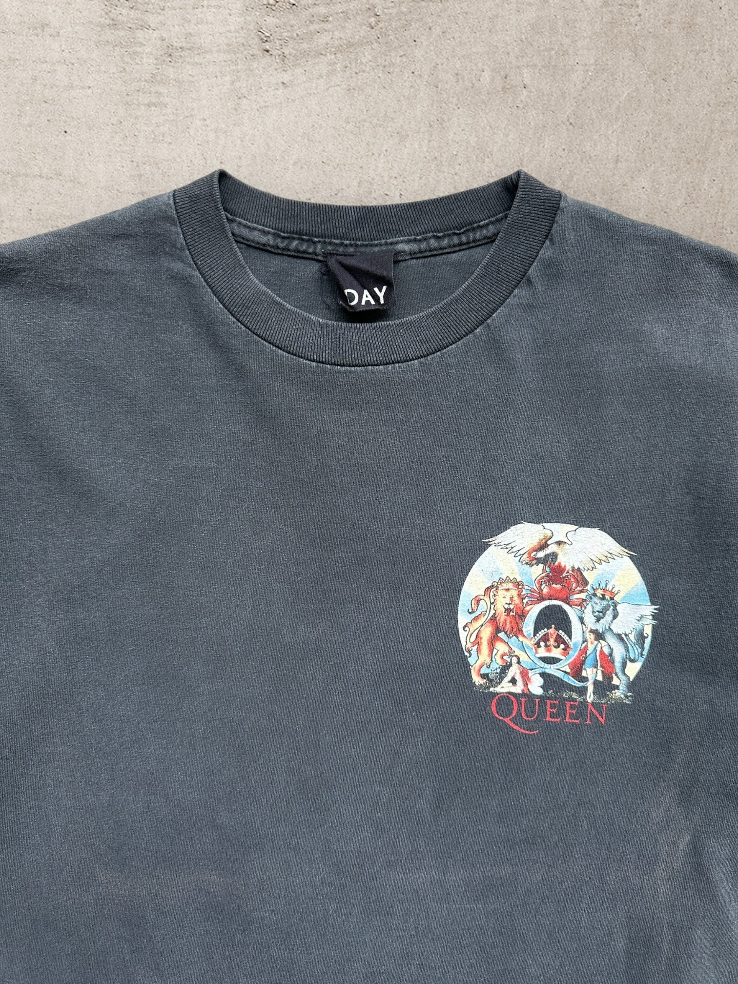 00s Queen Graphic T-Shirt - Medium