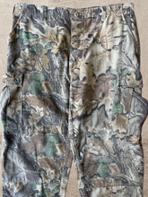 Load image into Gallery viewer, 90s Military Cargo Camo Pants - 35-39x30
