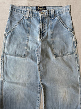 Load image into Gallery viewer, 90s L.E.I Fatigue Light Wash Jeans - 32x30
