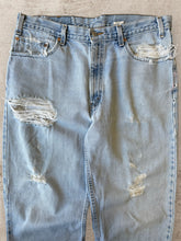 Load image into Gallery viewer, 90s Levi 550 Distressed Jeans - 36x30
